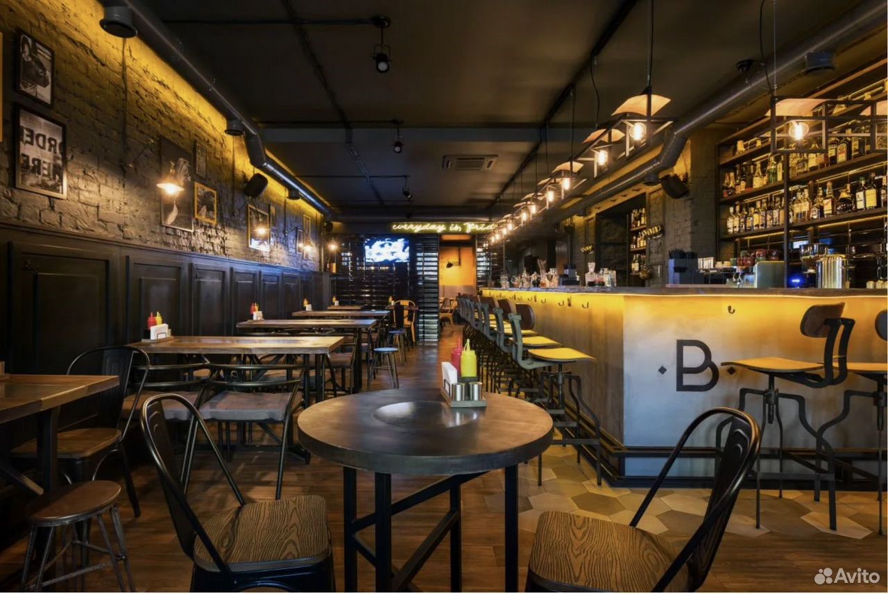 Бар в историческом центре города. А