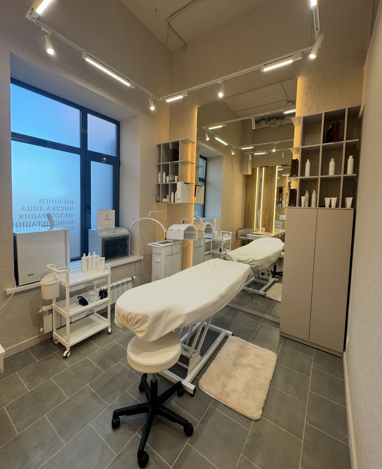 Студия красоты в Октябрьском районе. Е