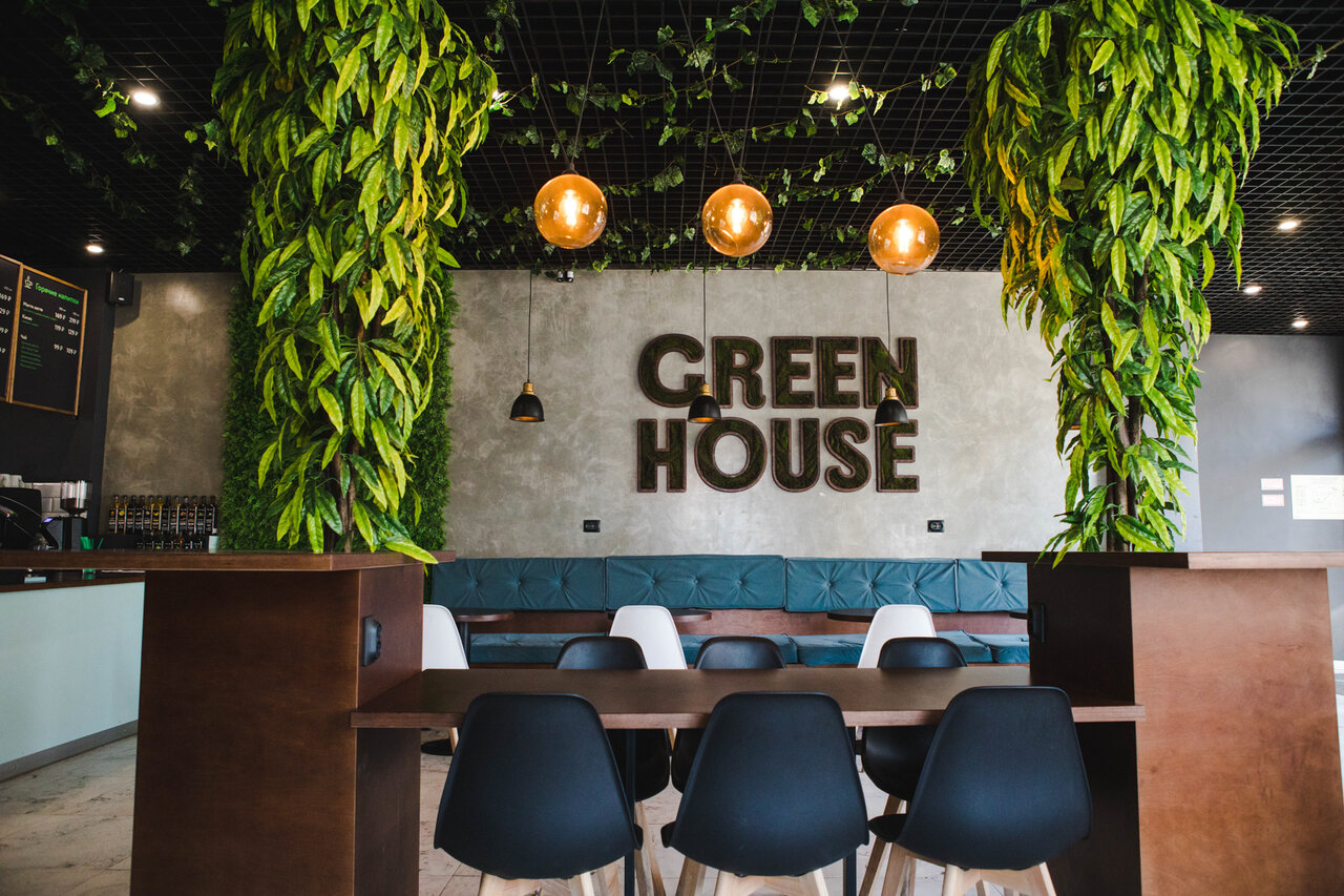 Кофейня Грин Хаус на правом берегу. А