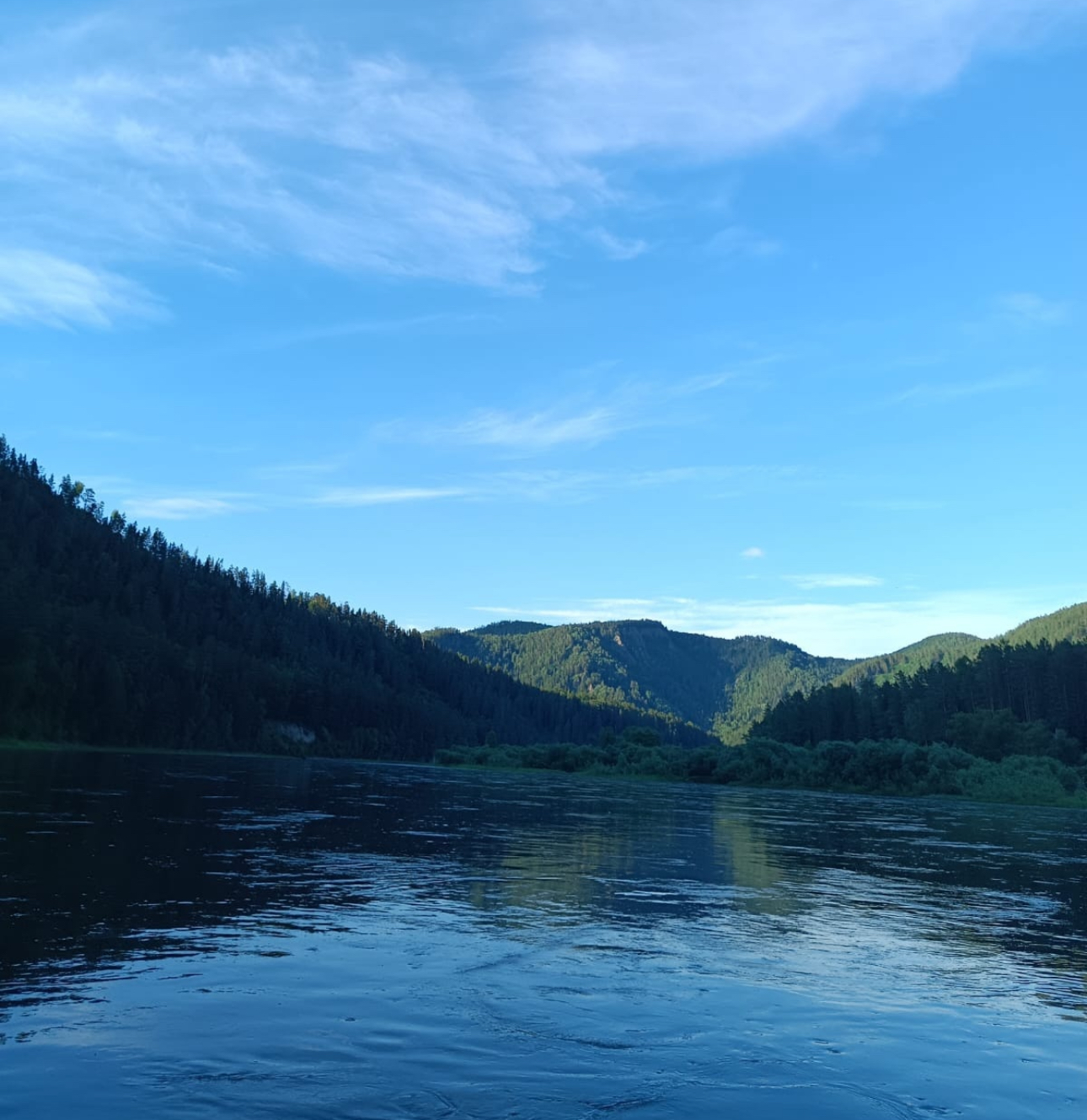 База отдыха на берегу Маны